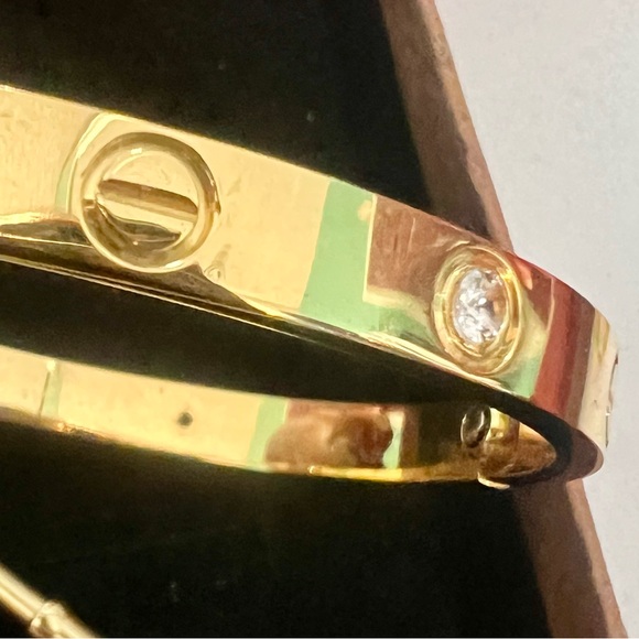 👑✅PRICE FIRM✅ Beautiful 18K yellow gold plated “LOVE bracelet” with CZ diamonds - Picture 4 of 17